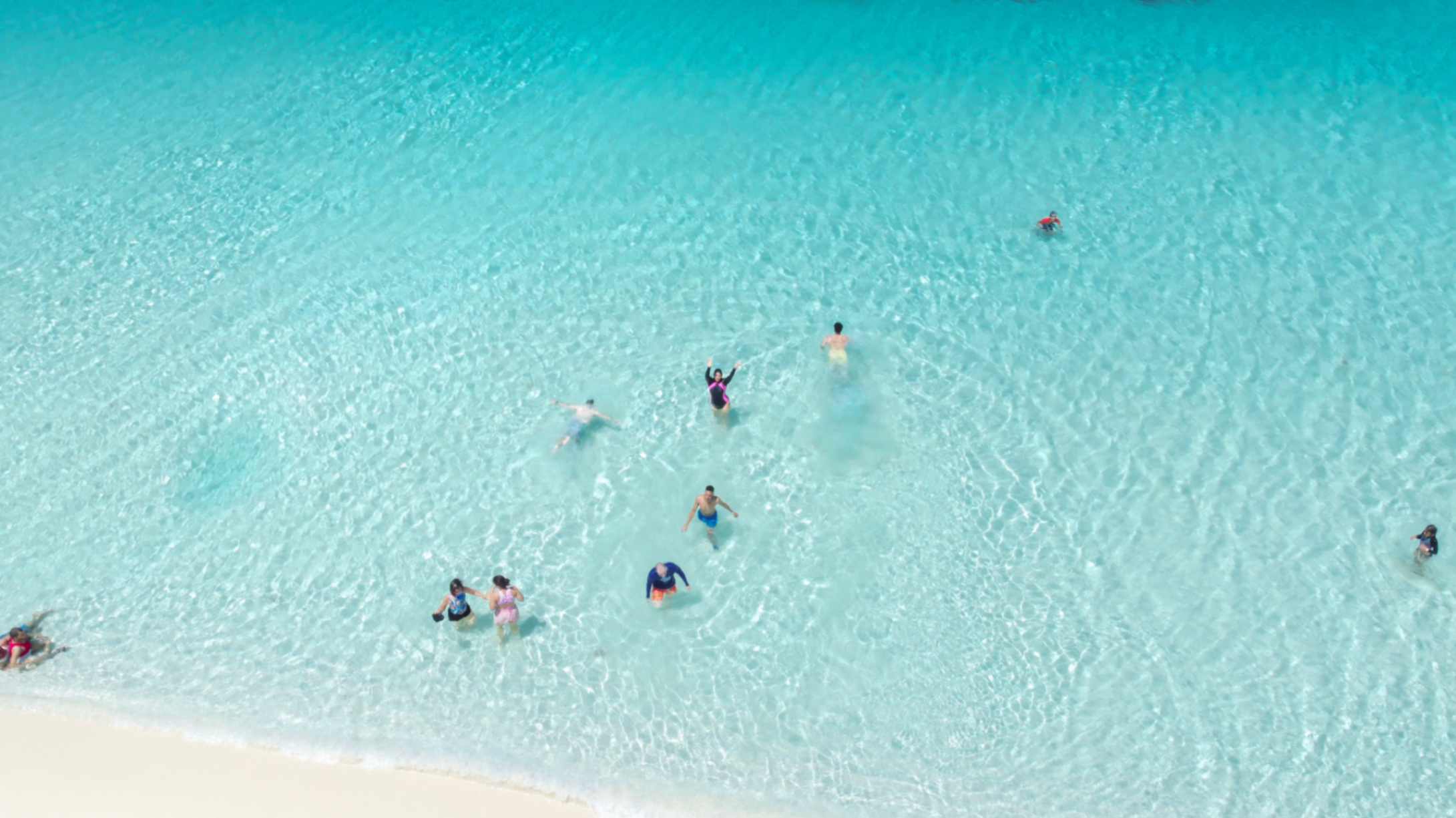 Isla Saona con agua turquesa y arena blanca