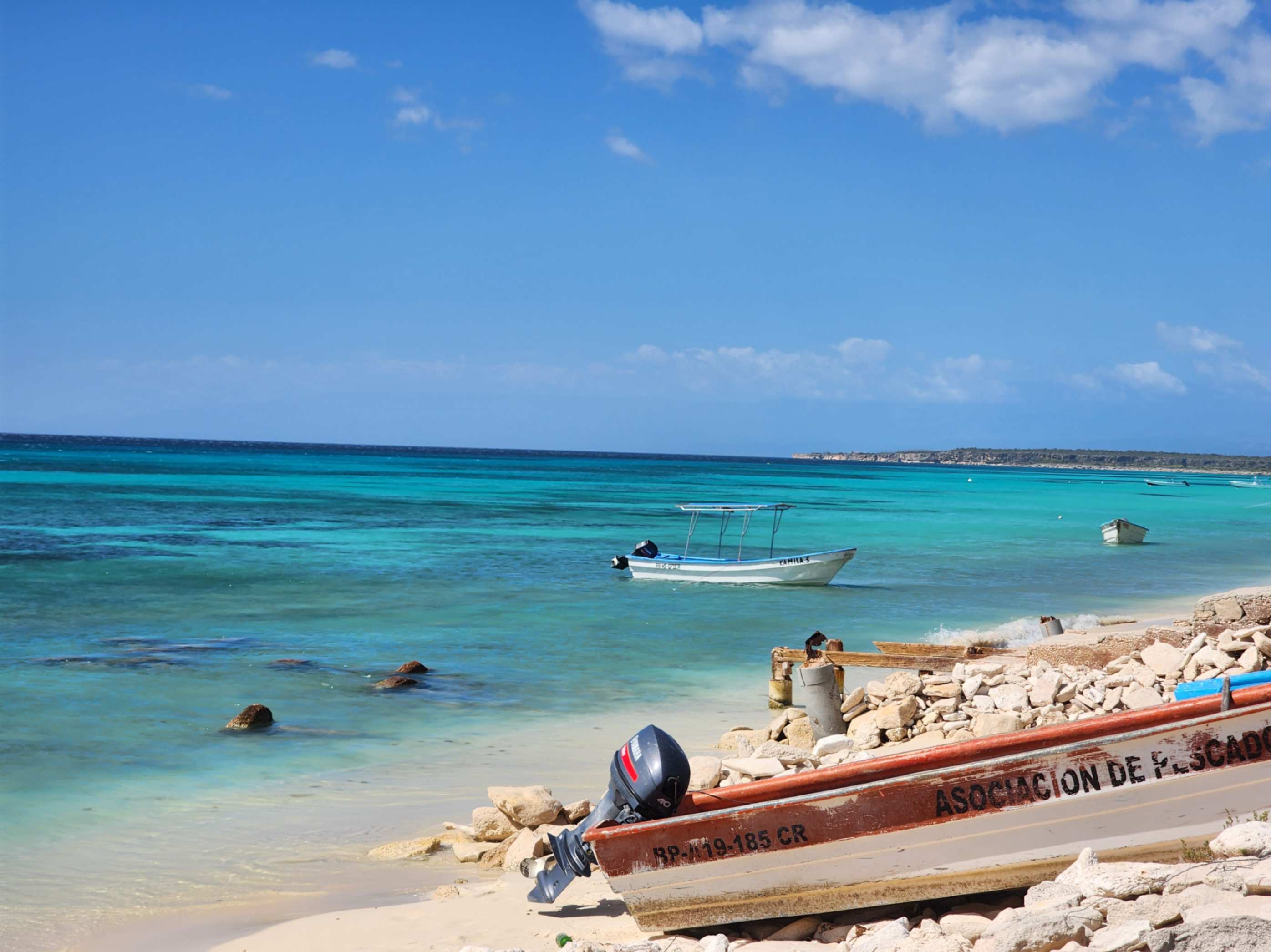 Lancha desde La Cueva (Cabo Rojo) rumbo a Bahía de las Águilas