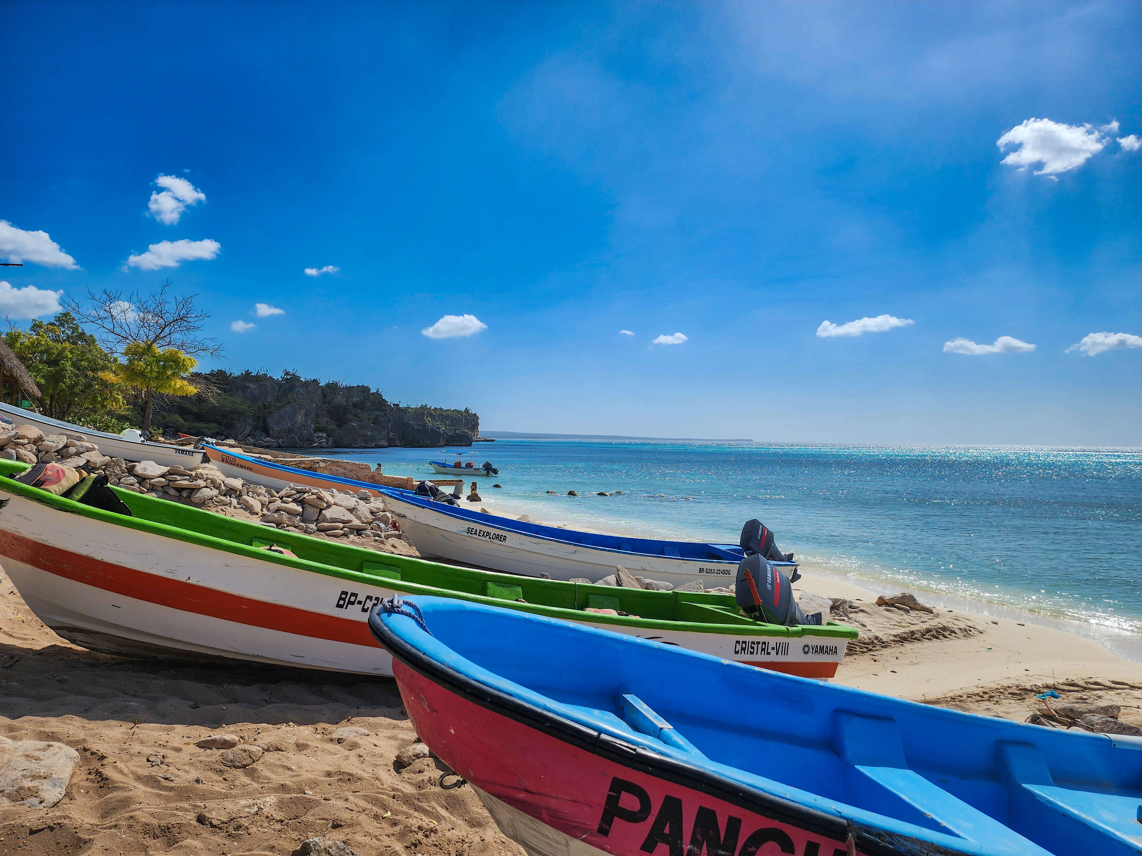 Playa en Pedernales, playa arena blanca y aguas cristalinas