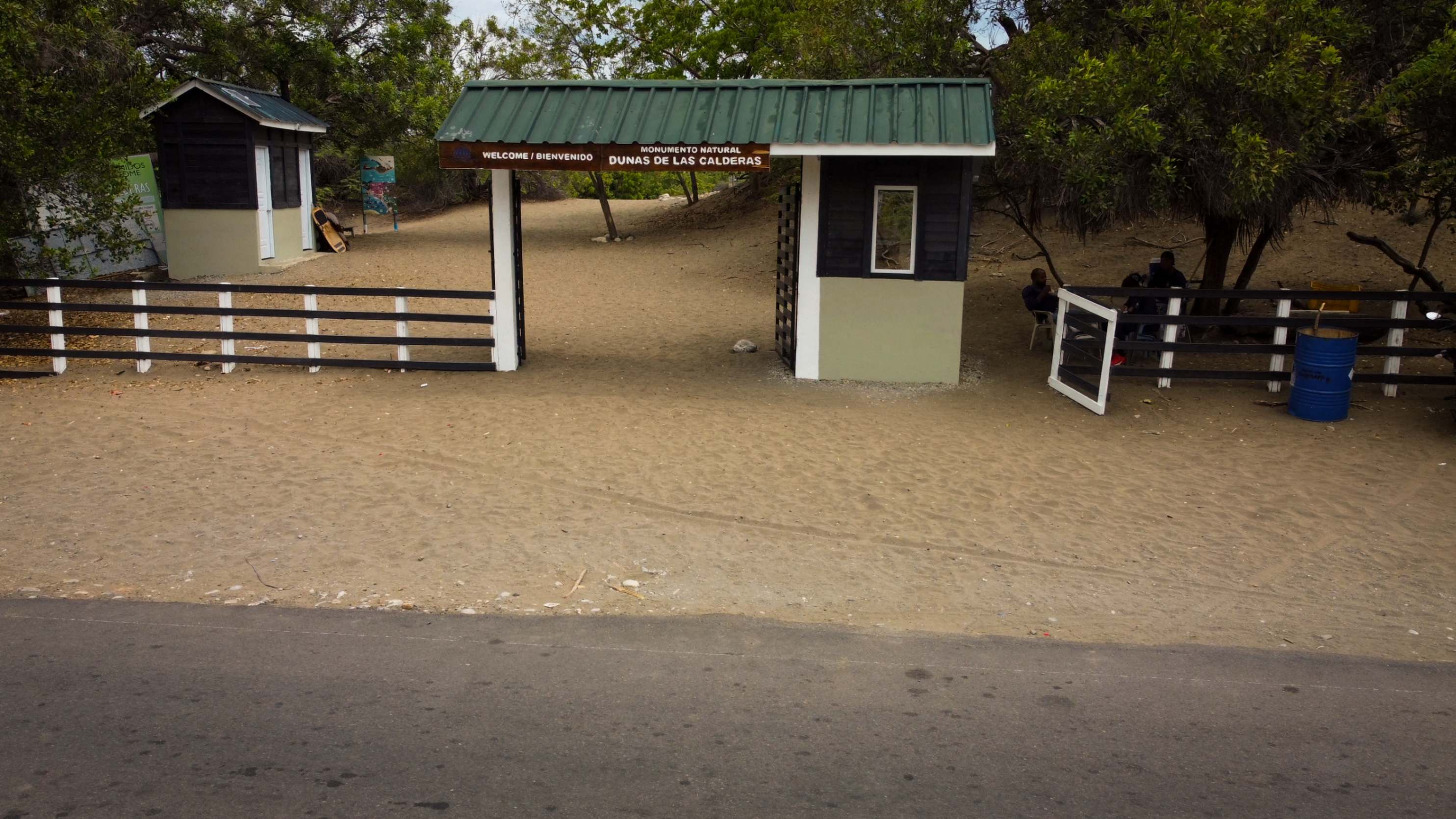 Entrada oficial a las Dunas de Baní Entrada oficial a las Dunas de Baní