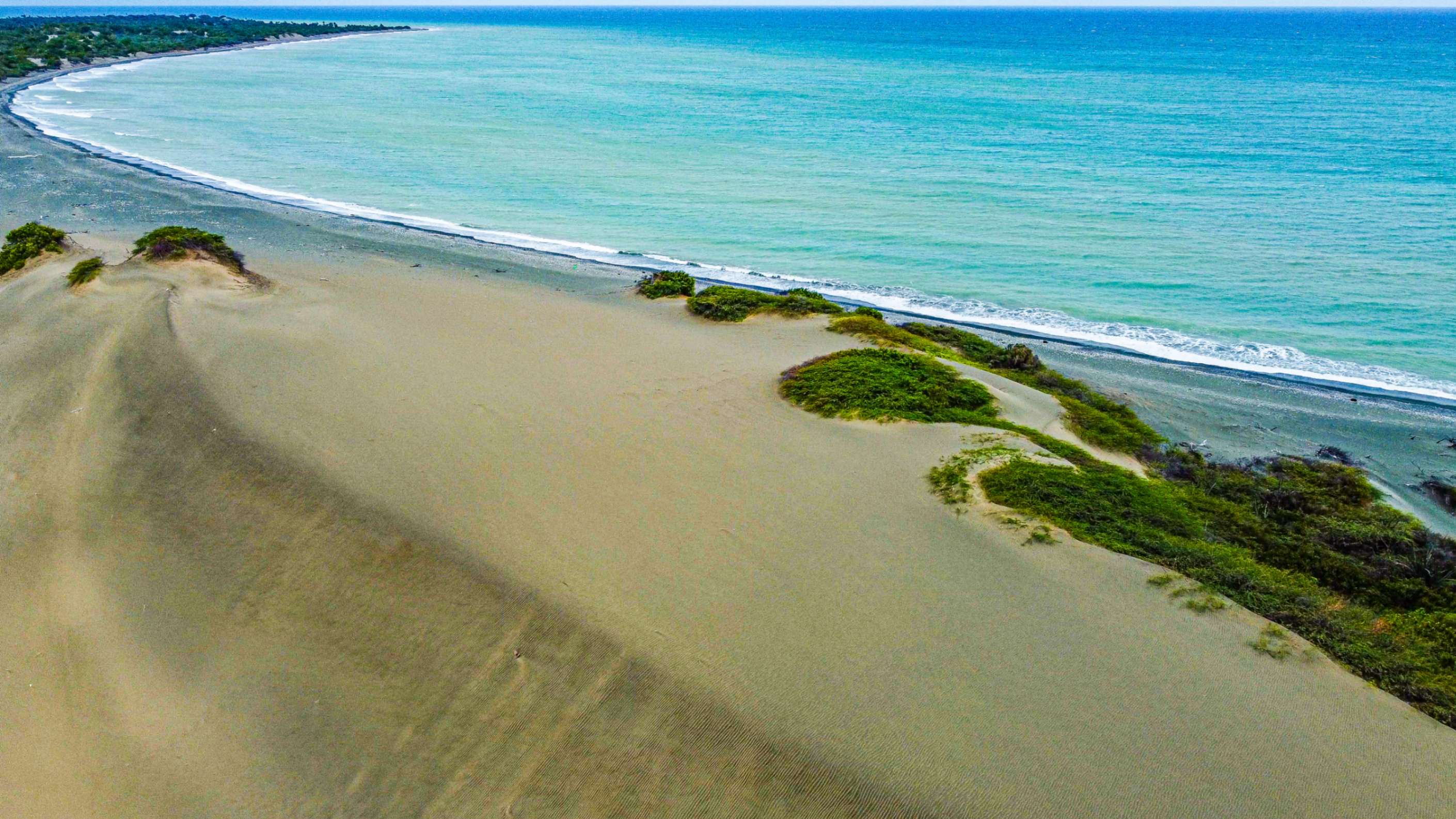 Las Dunas de Baní: Un Oasis de Ecoturismo en República Dominicana