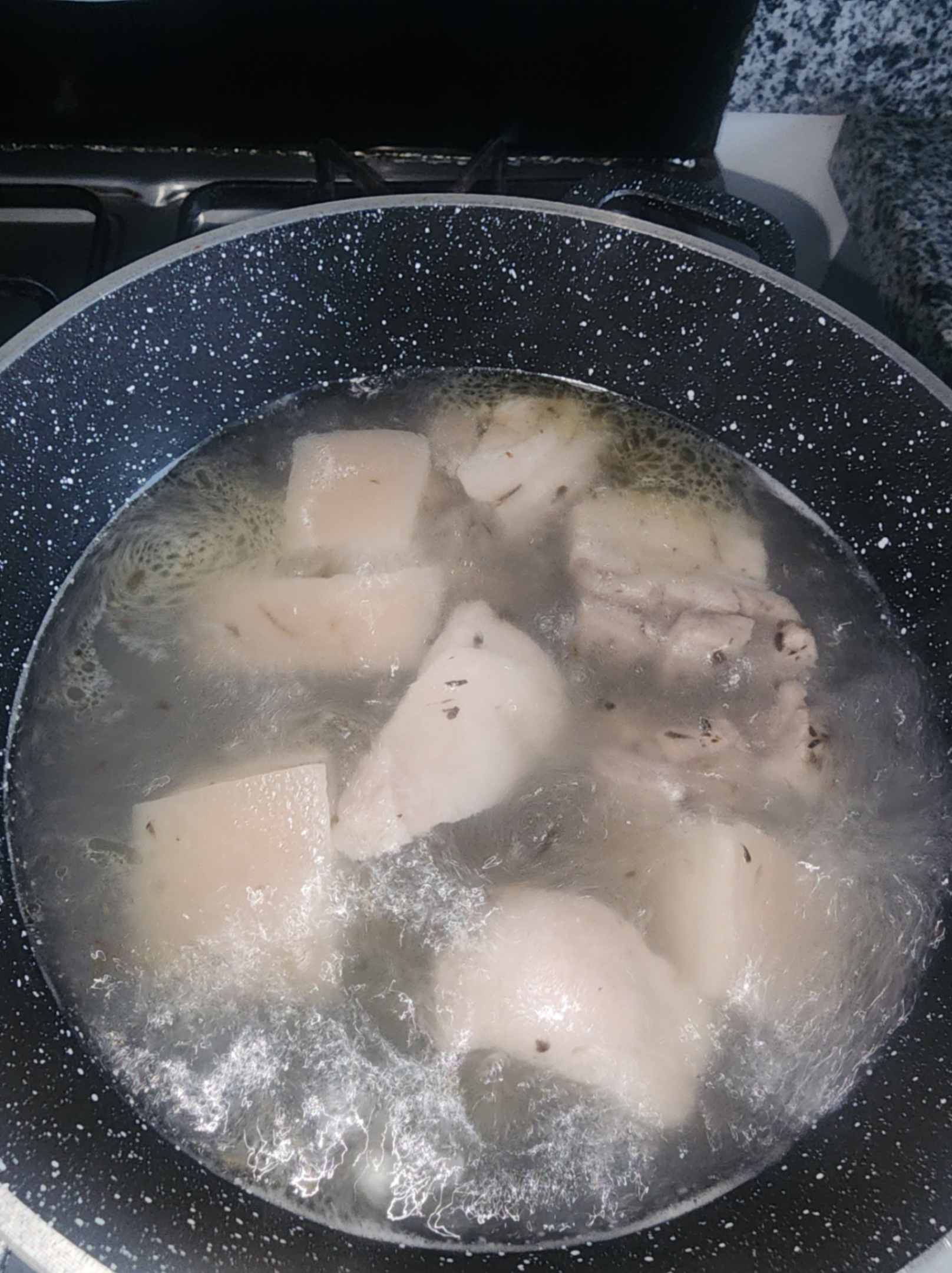 Ablandado previo en olla con laurel