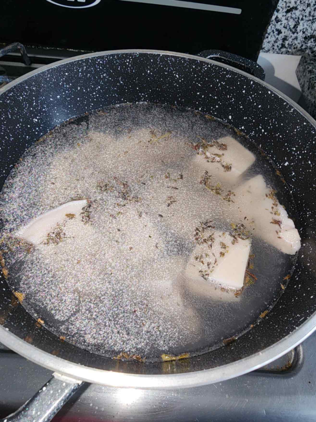 Ablandado previo en olla con laurel