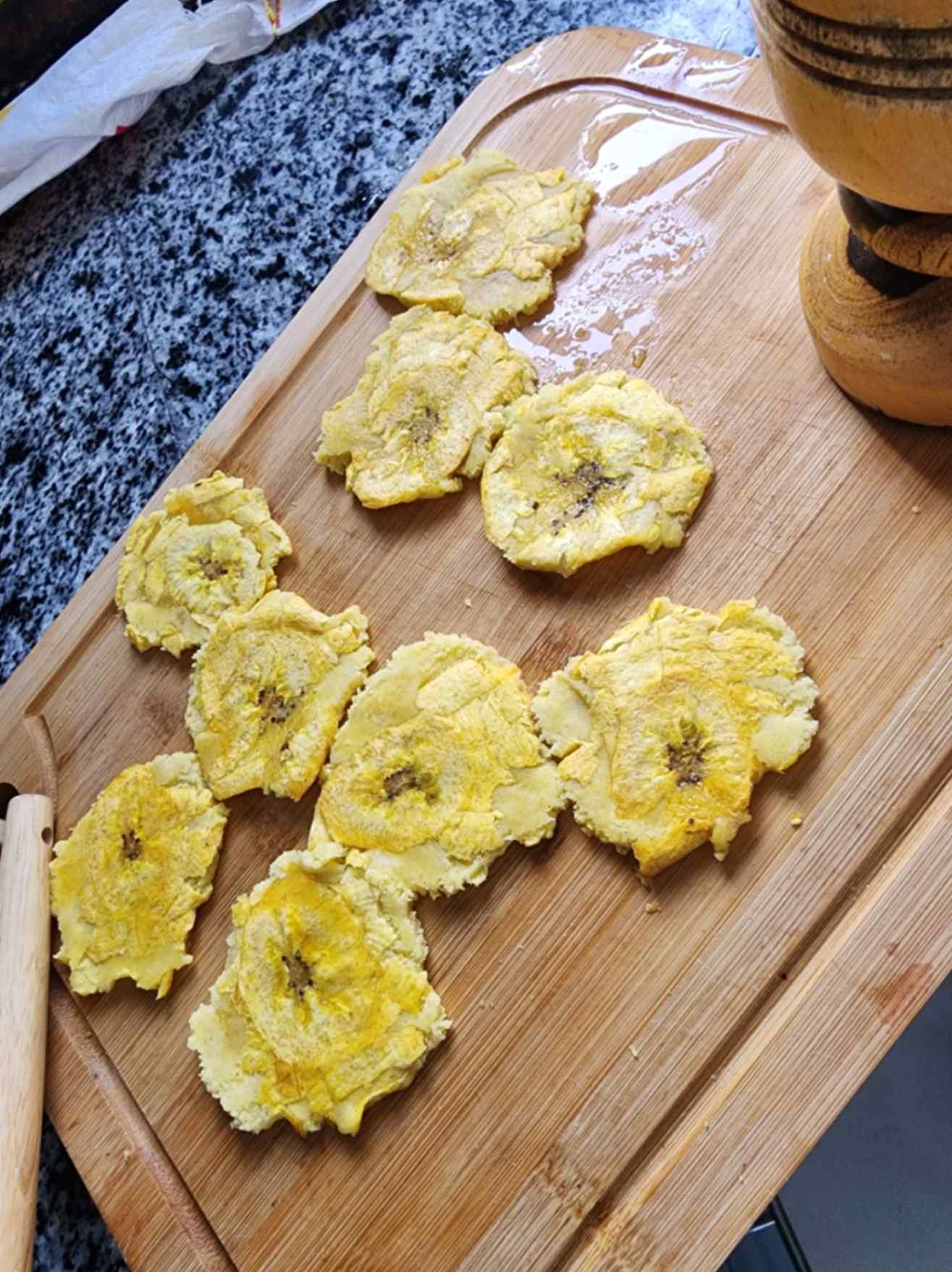 Plátanos verdes majados listos para volver a freír